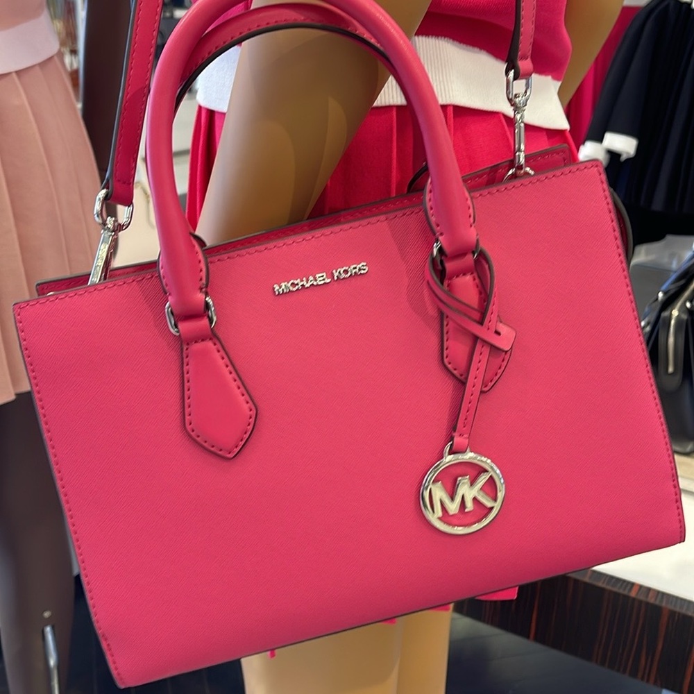 Michael Kors Sheila Medium Satchel
Dragonfruit
NWT - Picture 16 of 16